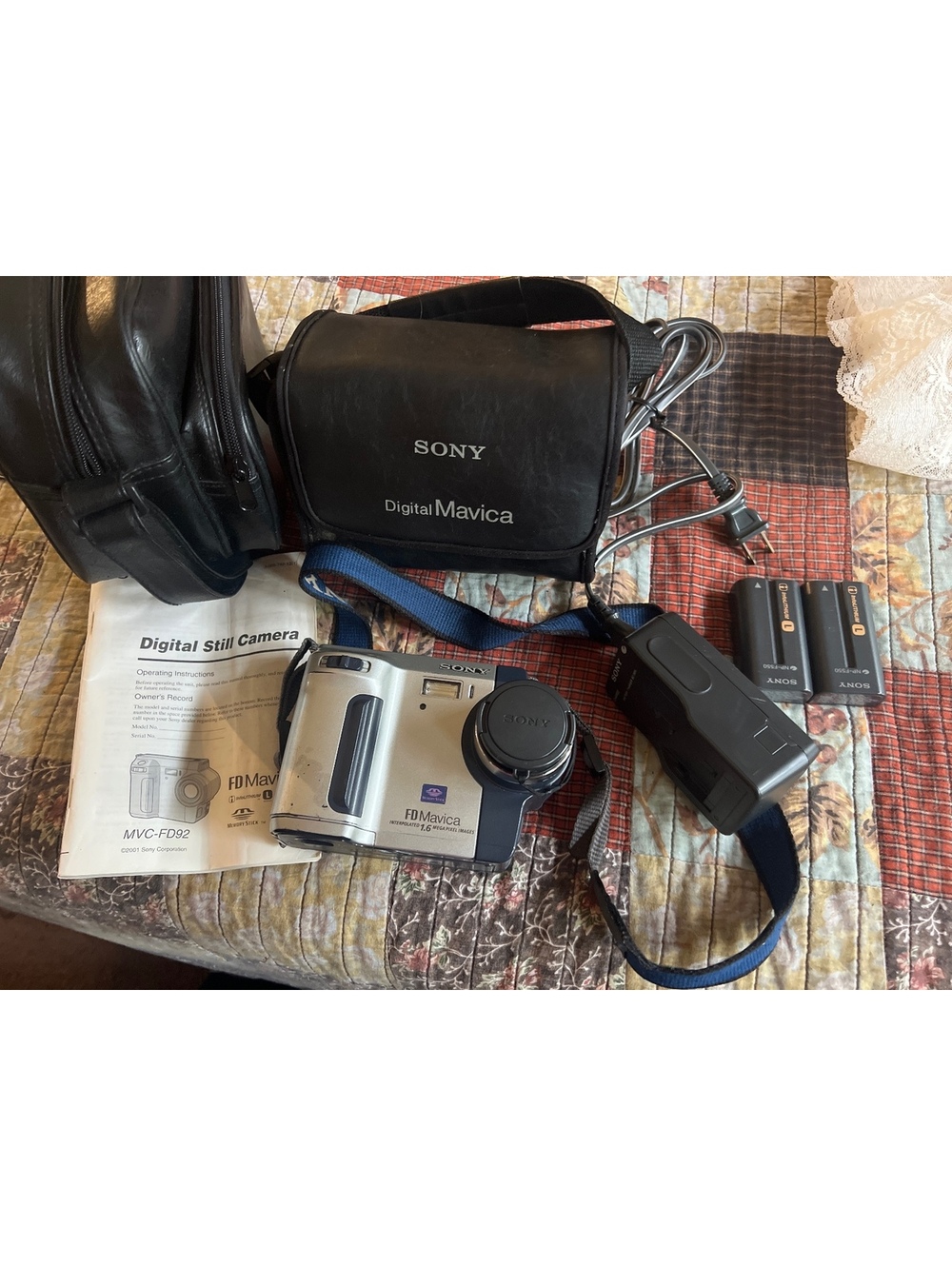 Sony FD Mavica MVC-FD92 Digital Still Camera with Charger, Batteries, and Manual